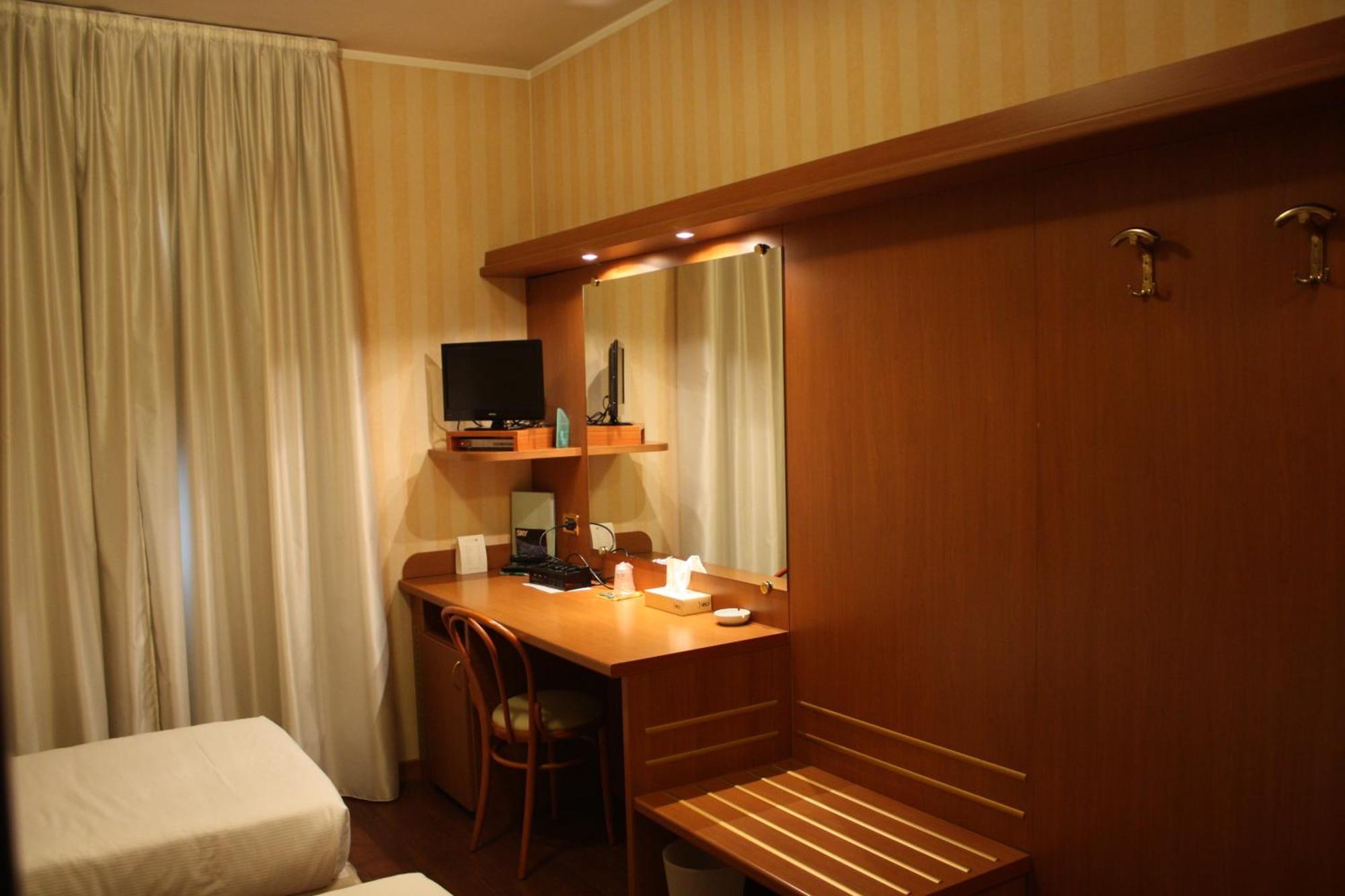 Hotel 2C Legnano Eksteriør billede