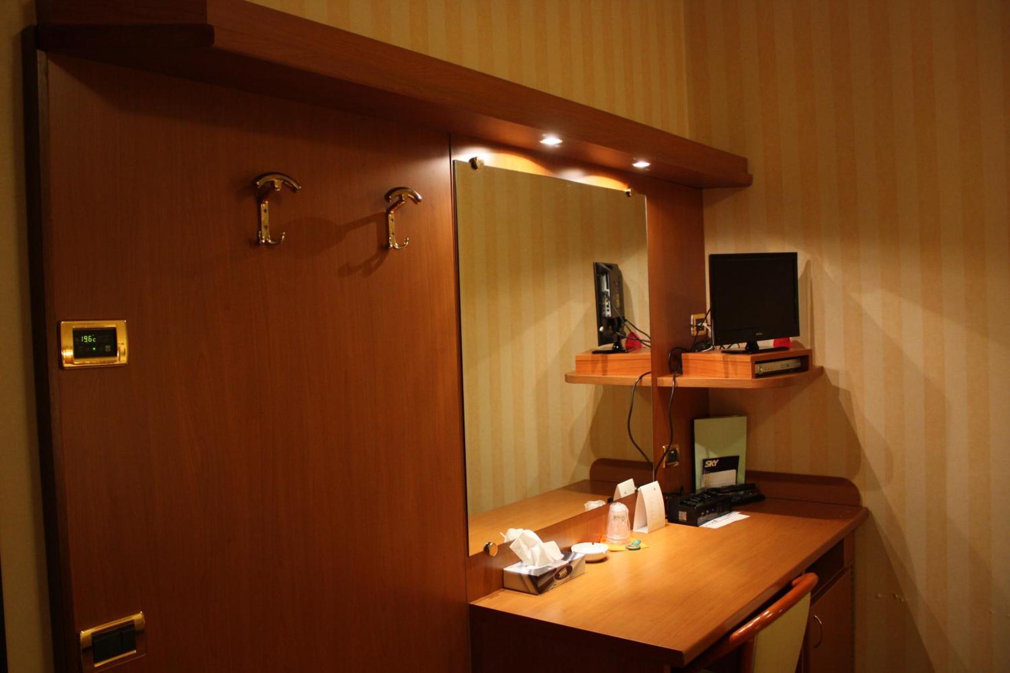 Hotel 2C Legnano Eksteriør billede