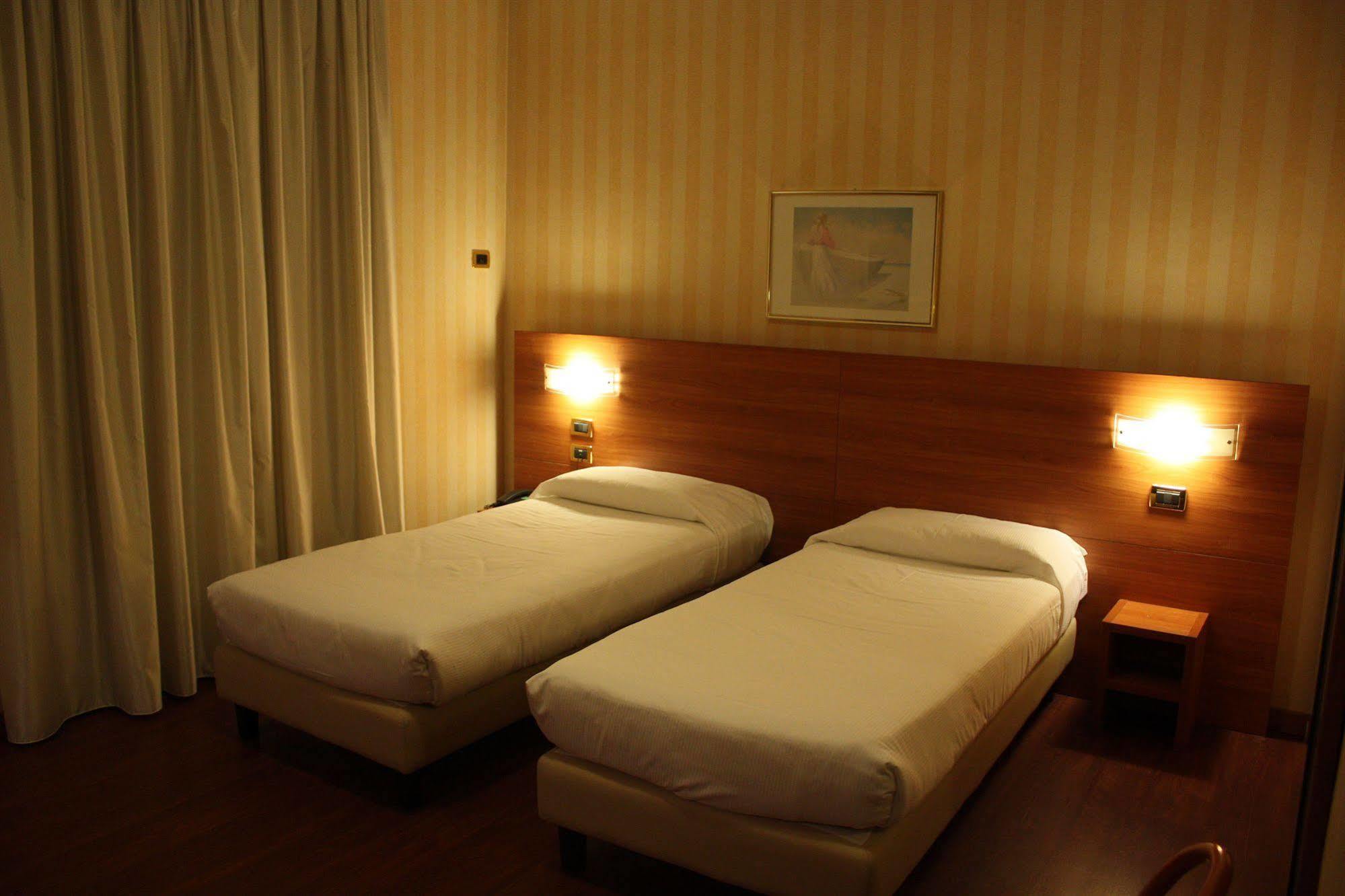 Hotel 2C Legnano Eksteriør billede